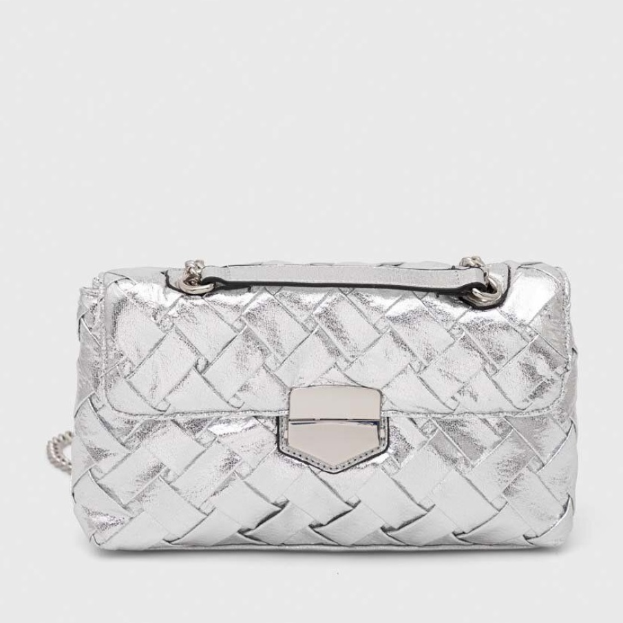 Poșetă Morgan în nuanță de argintiu metalizat, cu reflexe strălucitoare, având curea metalică ajustabilă nedetașabilă