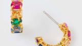 Cercei Kate Spade cu pietre multicolore  din zirconiu cubic. Este confecționat din mai multe materiale.