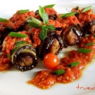 Rulouri cu vinete in sos de rosii