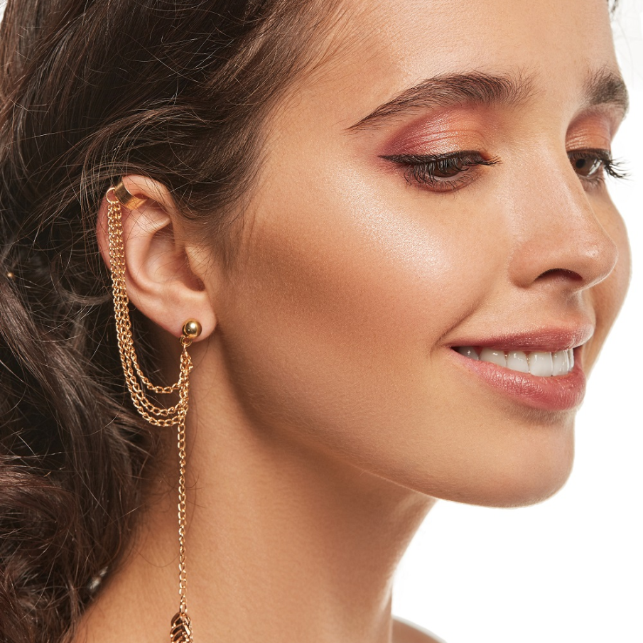 Cercel ear cuff auriu tip lanț, cu un detaliu special 