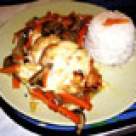 Piept de pui pe pat de legume