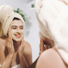 Mască de față homemade pentru ten acneic: rețeta blândă cu ovăz coloidal, miere și ceai verde, pentru calmarea inflamației