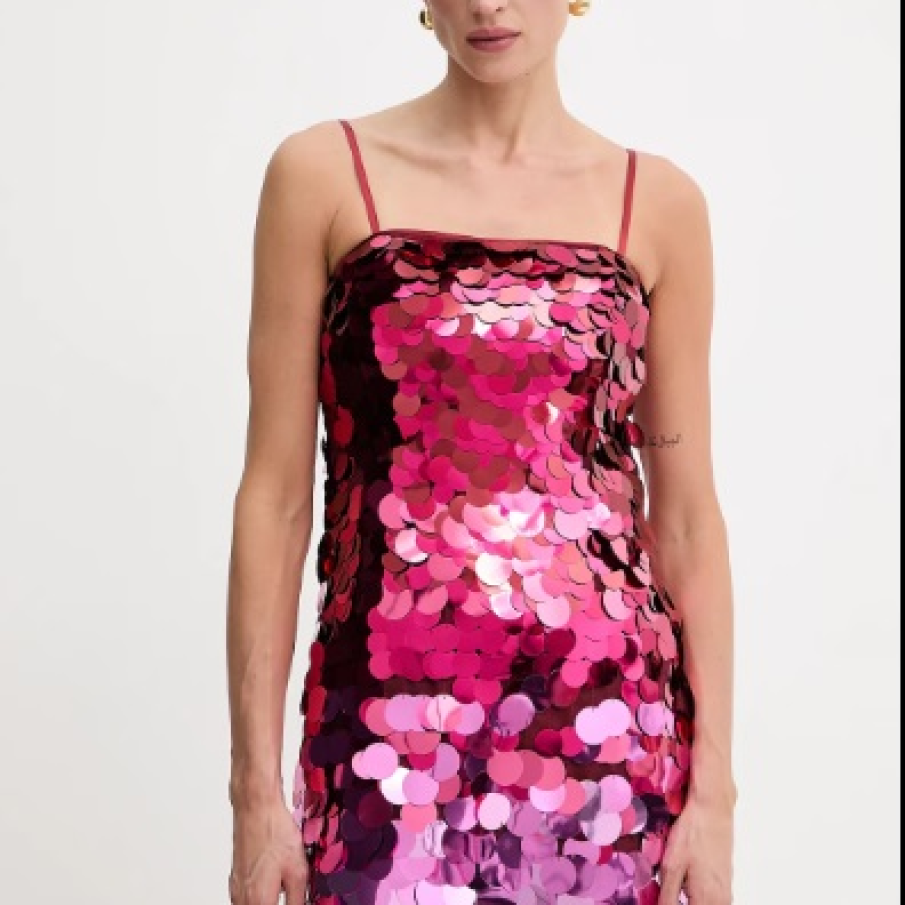 Paietele devin norma în ținutele de zi ale verii 2025: 10 piese vestimentare cu paiete 