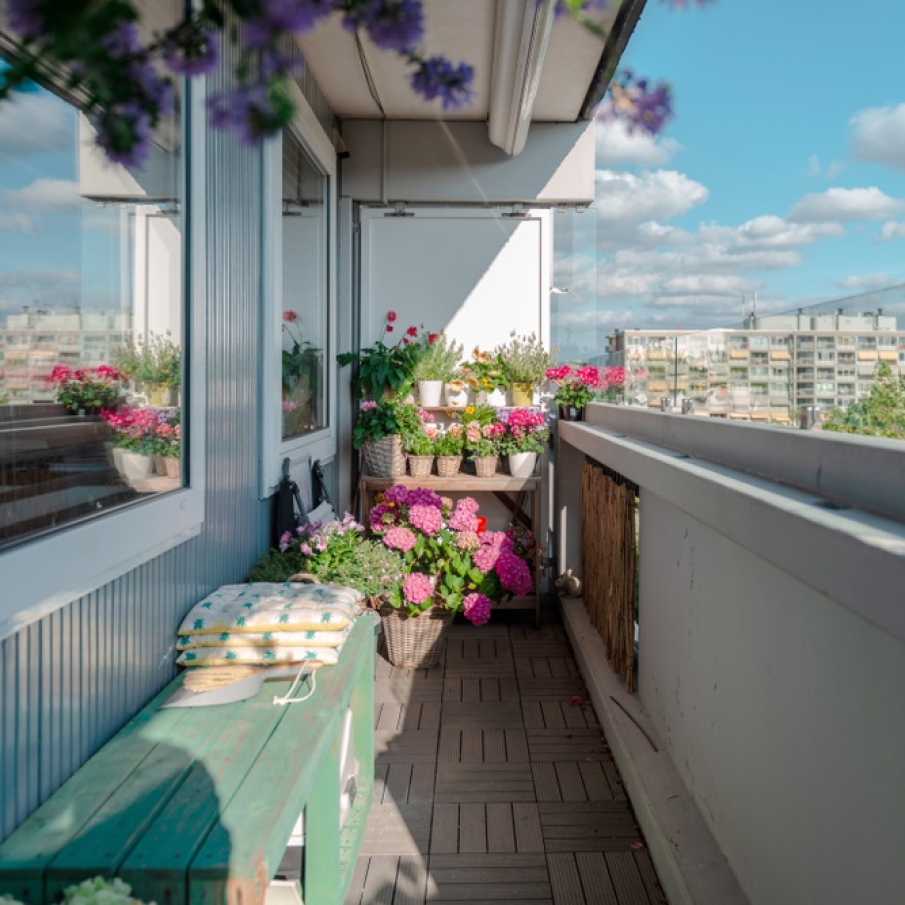 Masuta-suport pentru flori 