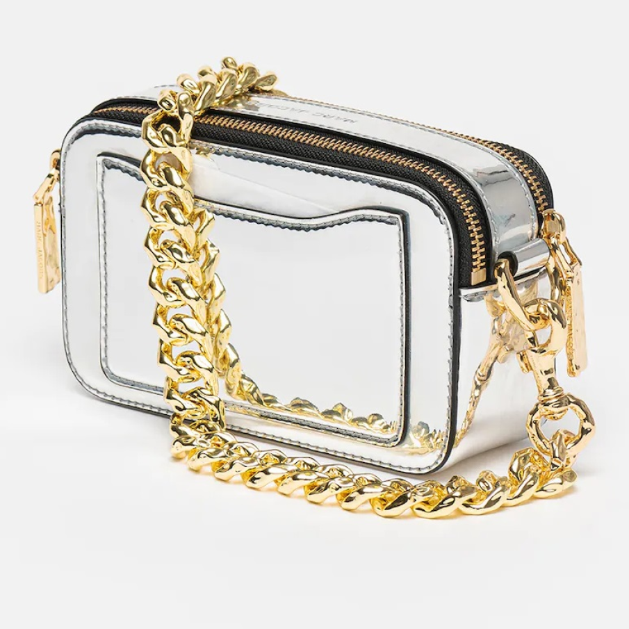 Geantă tip crossbody din piele ecologică de la Marc Jacobs, având o bretea aurie de efect, detașabilă 