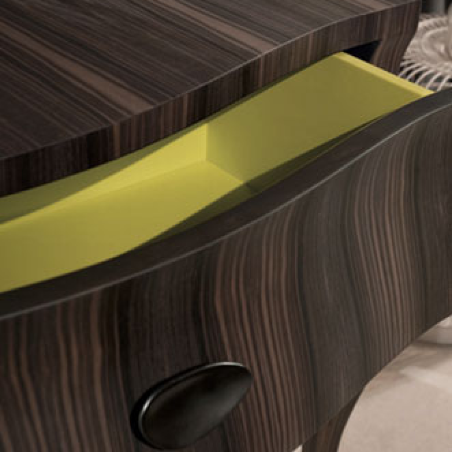 Comoda cu linii clasice