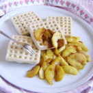 Gofre la microunde cu mere caramelizate