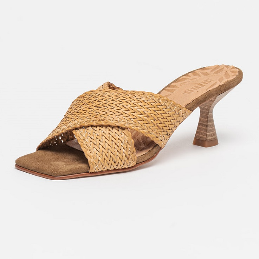 Papuci cu toc, din material sintetic și piele naturală, având aspect natural de răchită împletită 