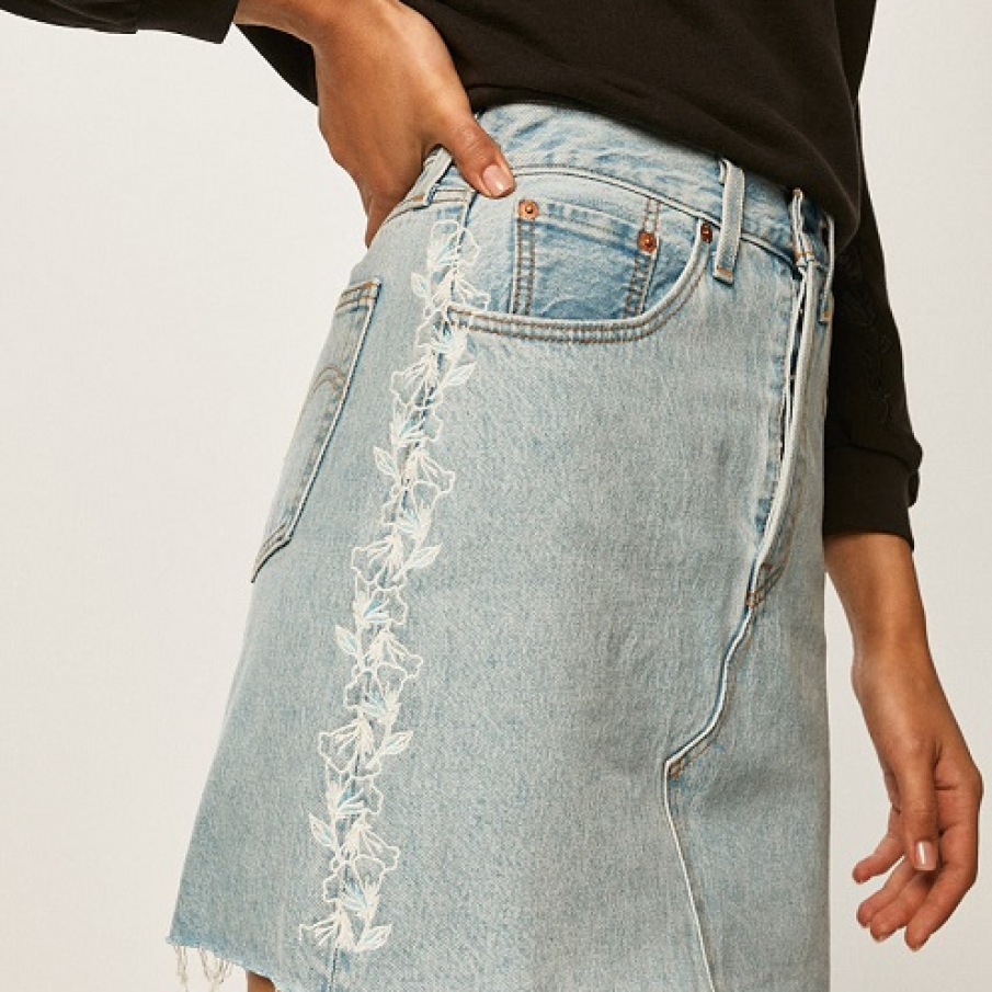 Fusta mini creion, cu detaliile minimaliste