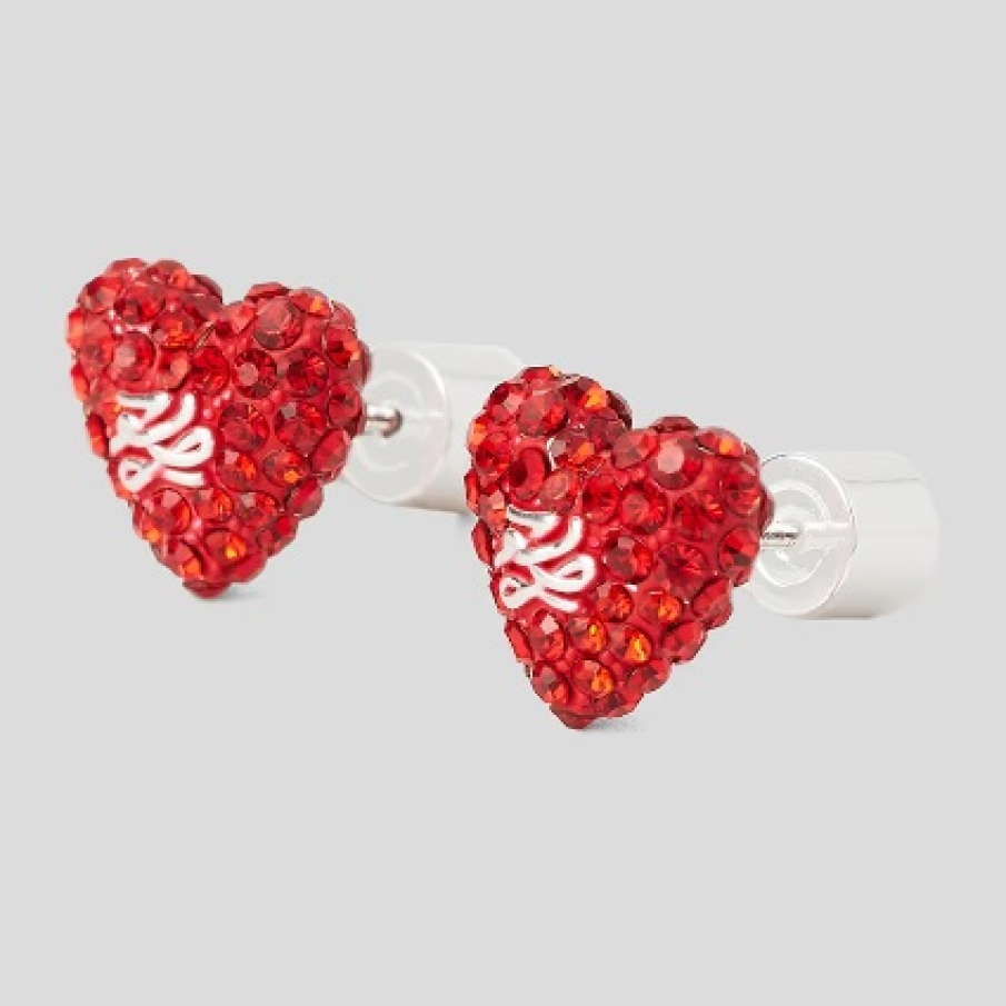 Cercei roșii cu tijă în formă de inimă, decorați cu cristale by Karl Lagerfeld. Poți crea cu ajutorul lor un look romantic și feminin