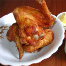 Aripi de pui Buffalo cu sos de smantana si ceapa verde