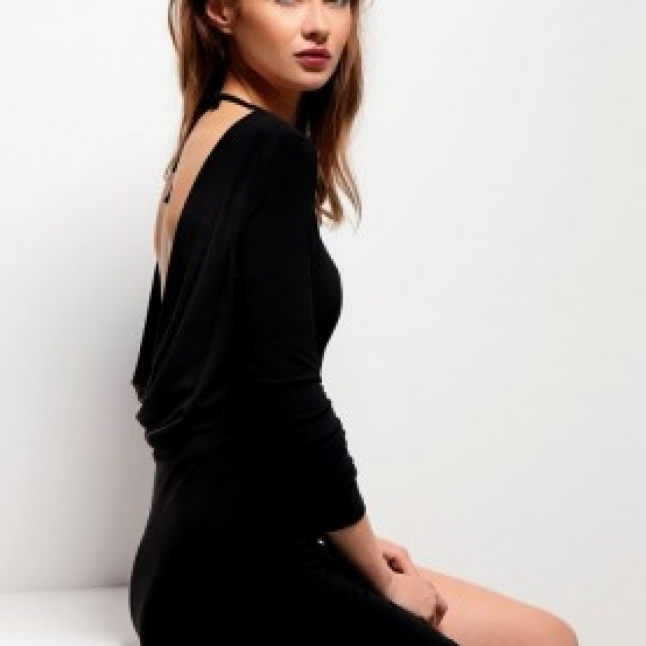 Rochie cu spatele cazut 