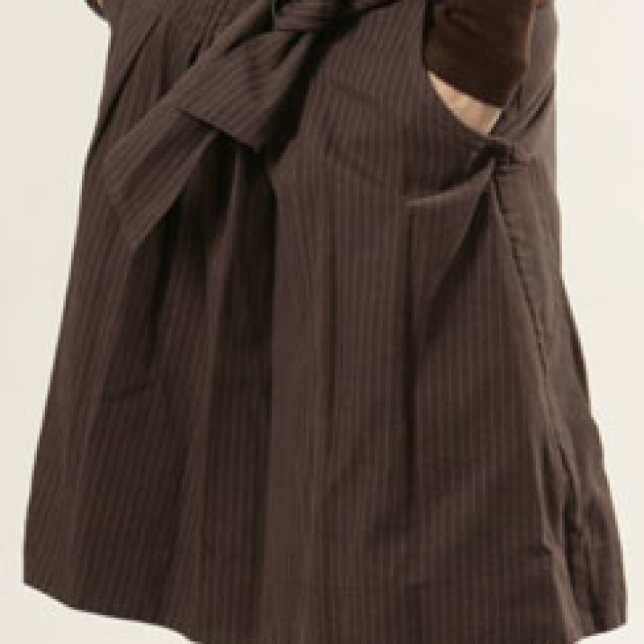 Fusta plisata cu cordon