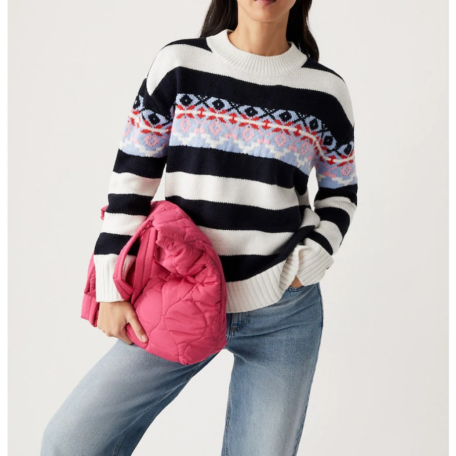 Pulover lejer Marks & Spencer cu mâneci căzute, în dungi alb negru, și cu un imprimeu parțial etnic