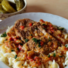 Snitele de vitel in sos de ceapa