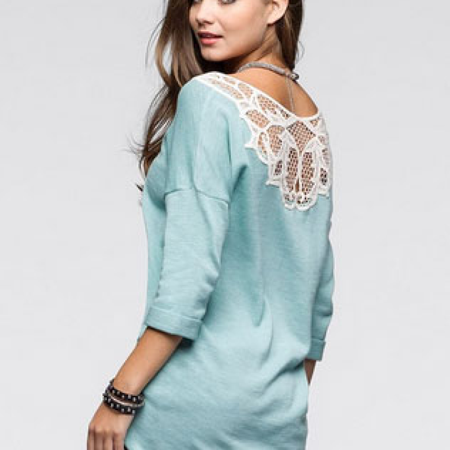 Pulover cu dantela crosetata