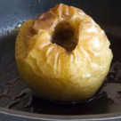 Mere coapte cu nuci, scortisoara si rom