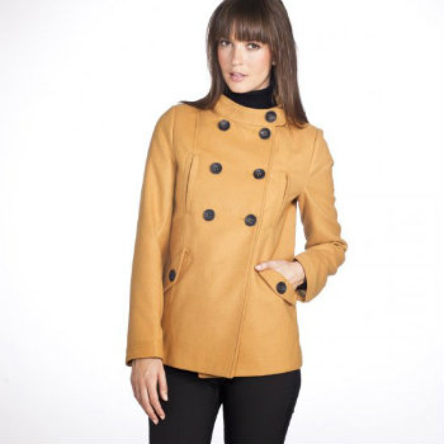 Trench scurt. Aspect din velur