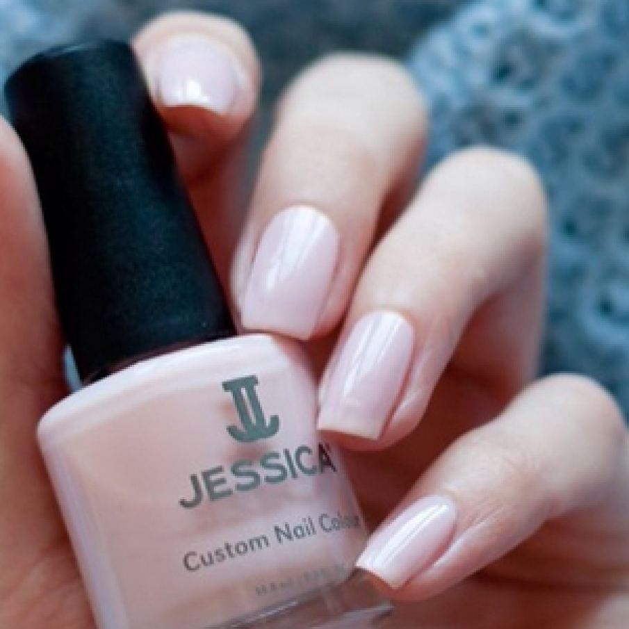 De ce sa alegi o manichiura in nuante nude