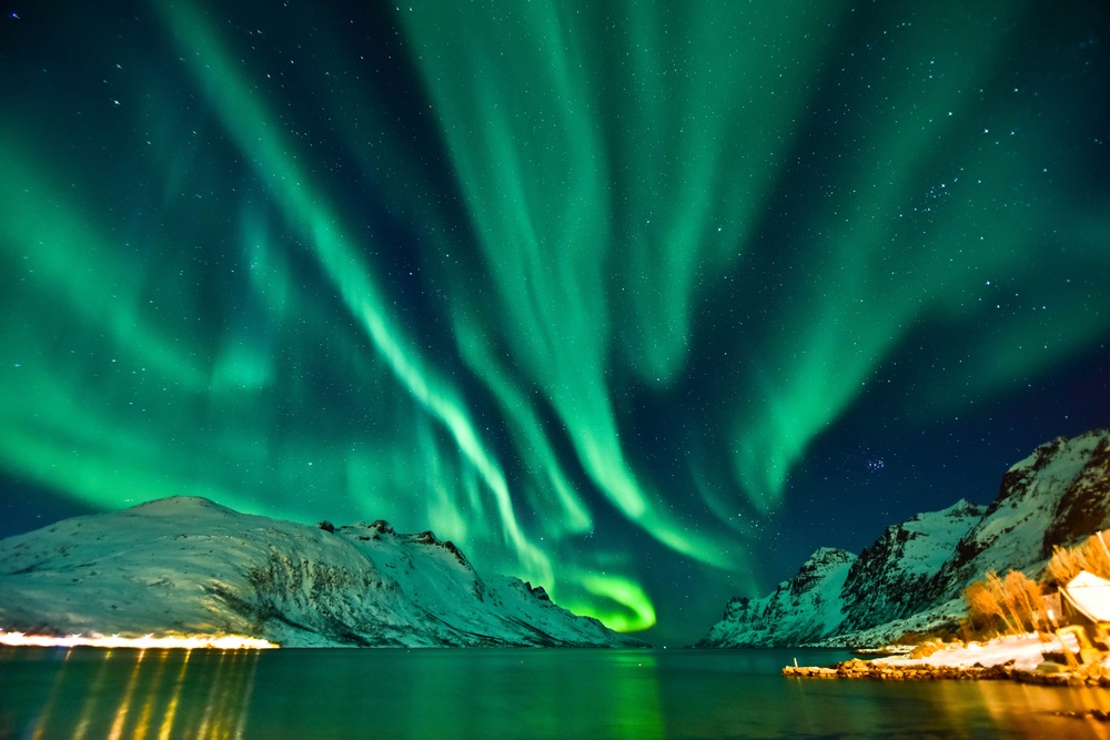 Lily Making Feudal Aurora boreala surprinsa pe insulele arctice Lofoten din Norvegia