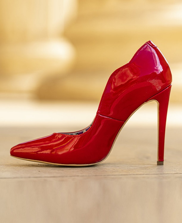 Pantofi roșii lăcuiți Marilyn, cu margini vălurite, purtând semnătura CONDUR by Alexandru