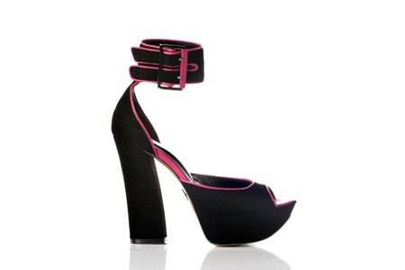 Sandale 60\'s negre + un strop de roz